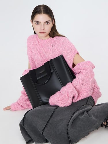 حقيبة تشارلز اند كيث charles and keith