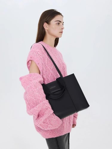 حقيبة تشارلز اند كيث charles and keith