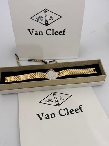 ساعة Van Cleef نسائي
