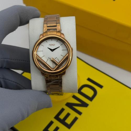 ساعة فندي نسائية