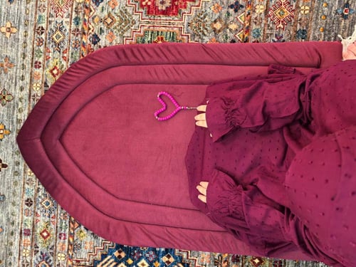 اطقم صلاة بناتي منقط أحمر