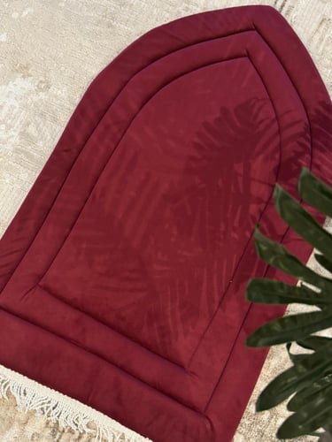 اطقم صلاة بناتي منقط أحمر
