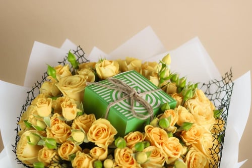 باقة الجوري الأصفر