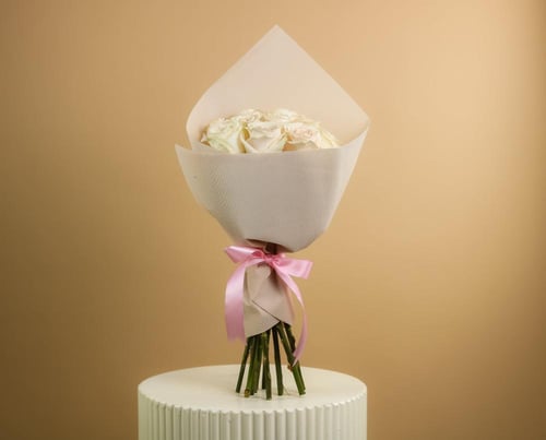 باقة جوري اوف وايت