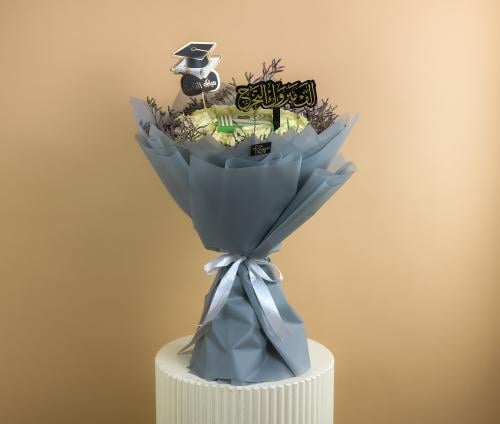 باقة الزهور البيضاء واللافندر