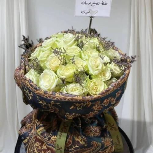 باقة الروز الأبيض بالشال الكشميري