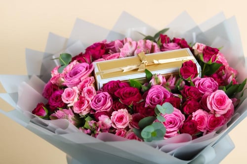 باقة الورود مع الشوكولاتة