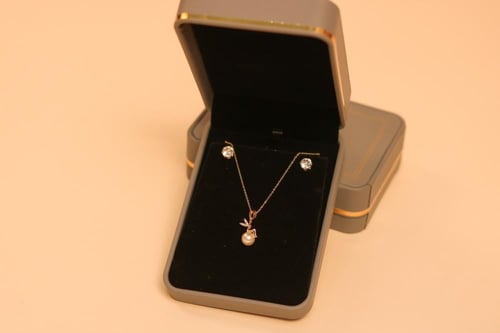 سلسال فراشة ذهبي