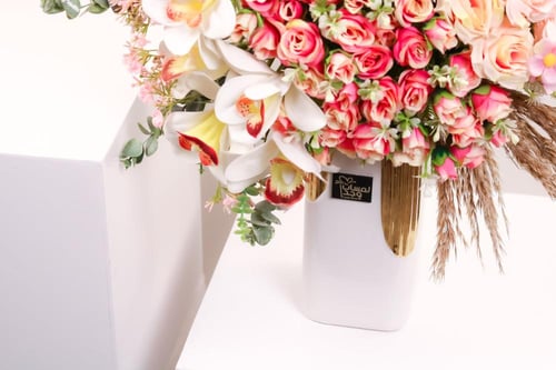 فازة الأناقة - مزهرية طويلة بلمسة فاخرة