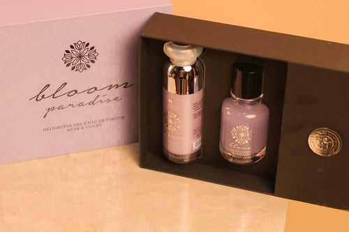 تنسيق عيد ميلاد مع عطر بلوم