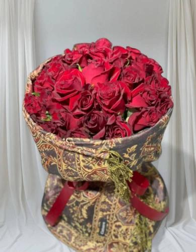 باقة الجوري بالشال الكشميري