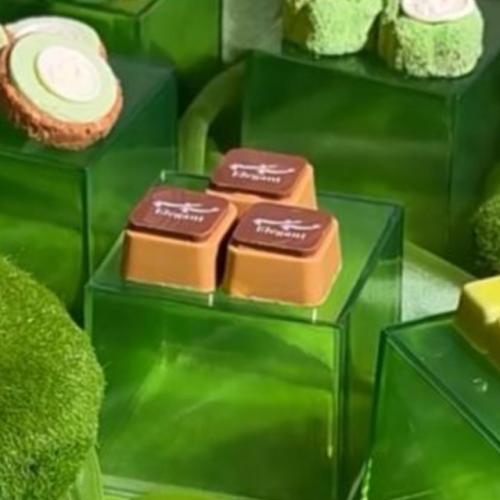 تصميم لوقو 150شيت