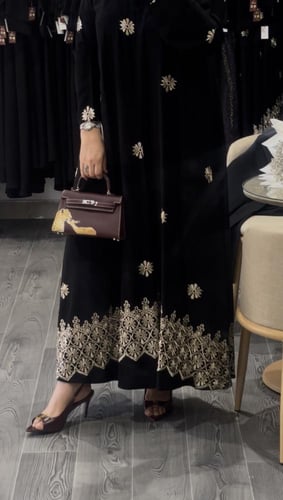 عباة ملكي نص كلوش تطريز بيج حافه