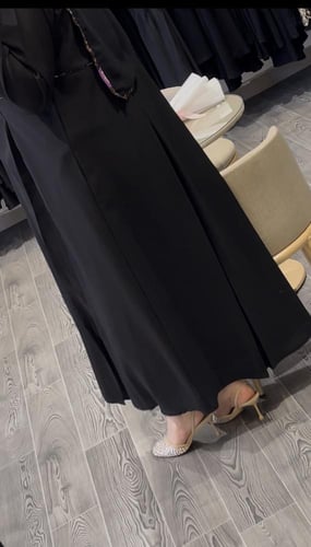 عباة ( اصايل ) كتان نص كلوش كسرات خلف وامام