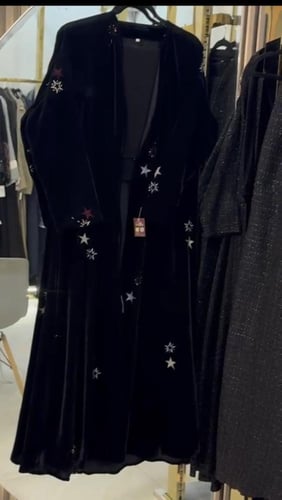 عباة ( صفاء ) مخمل نجوم ملونه نص كلوش