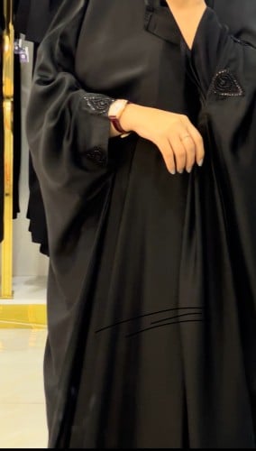 عباة الحرير الكويتي اكمام الكرستال الاسود