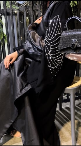 عباه ملكي كلوش كرستال الؤلؤ