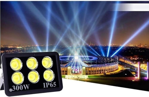 كشاف ملاعب إنارة ابيض 6 عيون 300 واط