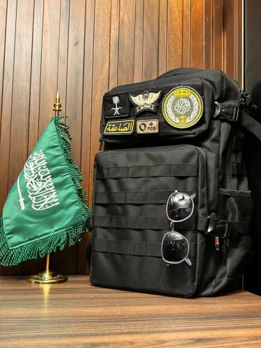 شنطه بتصميم الحرس الملكي - اسود