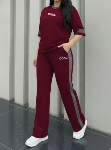 طقم نسائي من قطعتين