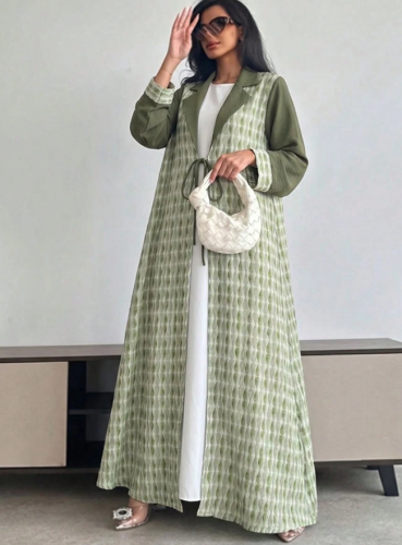 عباية فضفاضة بطباعة خضراء