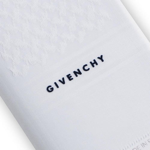 جيفنشي احمر +جيفنشي أبيض