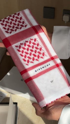 شماغ وقماشين Givenchy