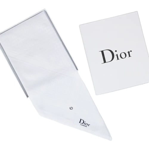 شماغ ديور ابيض