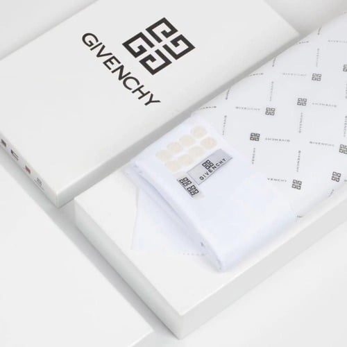 شماغ وقماشين Givenchy