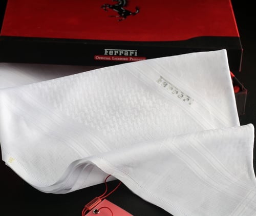 شماغ فيراري الابيض