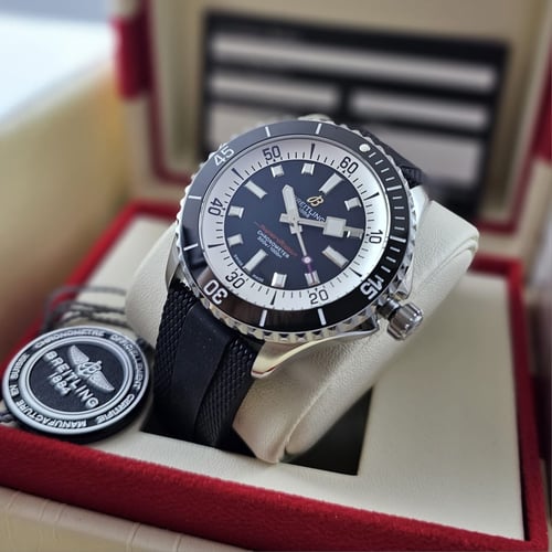 ساعة ماركة بريتلينغ - B01