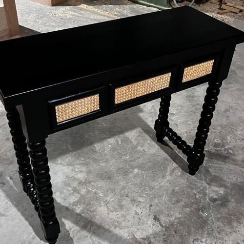 كونسول اسود