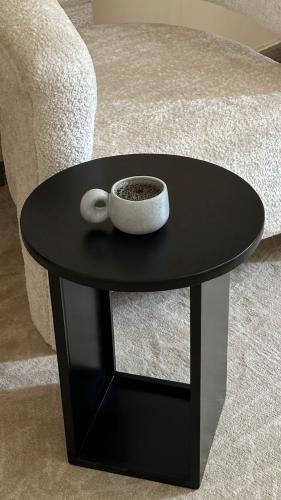 طاولة مستديرة معدن