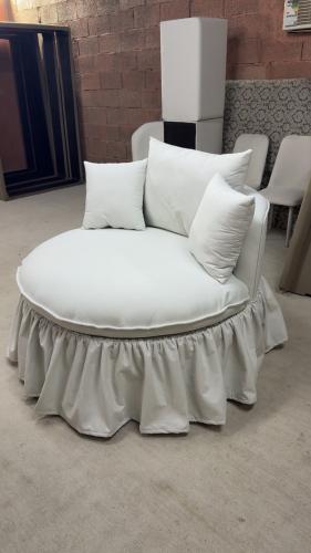 كنبة مريح بتصميم فكتوري