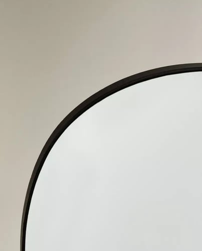 مرآة حائط صغيرة غير متماثلة