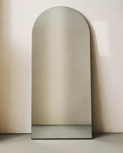 مراة عموديه مقوسه