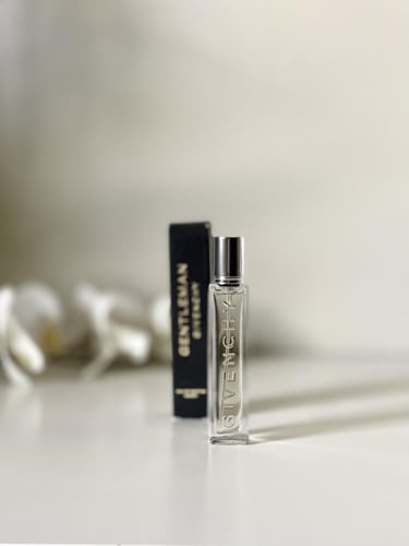 عطر جيفنشي مع علبة إكريلك