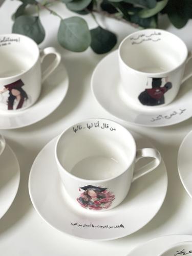 أكواب زجاجية برسومات منوعة للتخرج