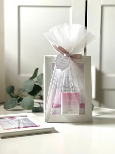 اطار شكر للمعلمة مع عطر