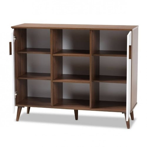 ركن القهوة يحتوي على درجين ورفوف