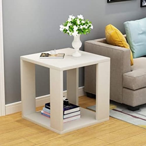 طاولة جانبية مكعبة الشكل