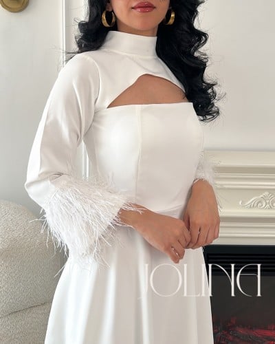 فستان ابيض ريش