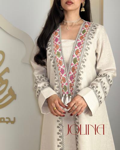 جلابية بيج بتطريز ملون