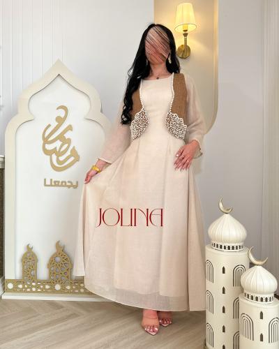 فستان بيج مع صديري مطرّز لؤلؤ