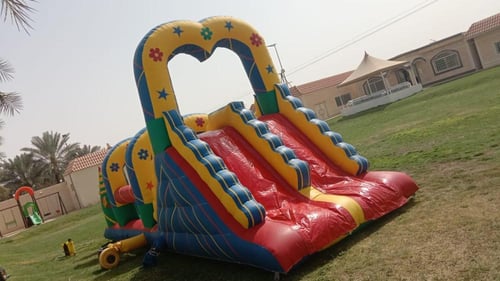 متاهات للايجار 13م طول * 3.5 م عرض