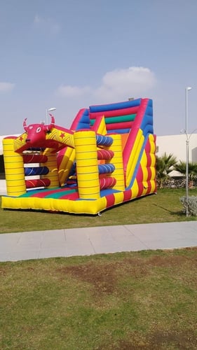 زحليقة مع نطيطة للايجار 6.5م طول *4.5م عرض *4.70م...