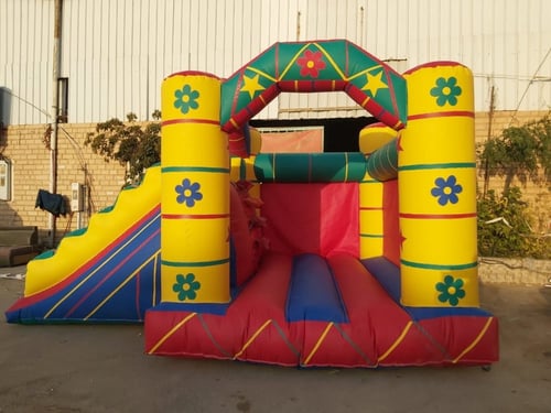 نطيطة وزحليقة جانبية للايجار 5م طول *4م عرض *3.5م...