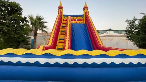 زحليقة مع نطيطة 8م طول أرضي*4.5م عرض*8م ارتفاع