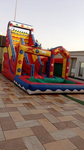 لعبة مائية ثلاثة في واحد للايجار 6.5م طول*5م عرض*5...