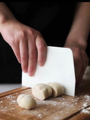 مكشطه سكريبر بلاستيك للعجين / سكرابر كيك / ملاس كر...